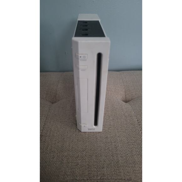 Nintendo Wii RVL-001 GameCube Compatible (Console Only) For Parts Or Repair - Picture 1 of 8